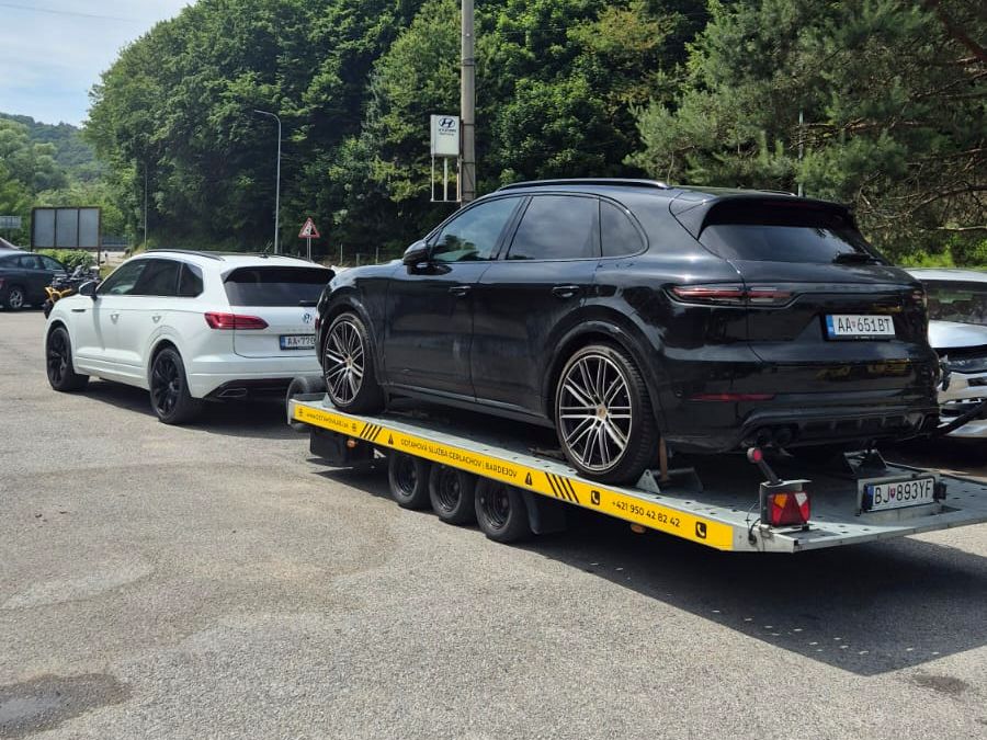 Preprava osobného auta na prívese CARKIN